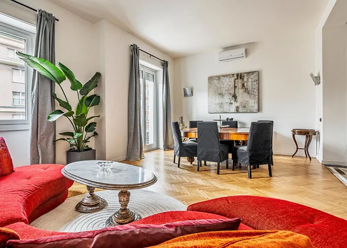 Luxury 4 Bedrooms Apartment In The Center Of Milan